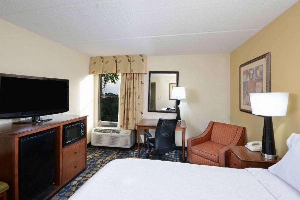 Hampton Inn By Hilton Fayetteville Fort Bragg image 26